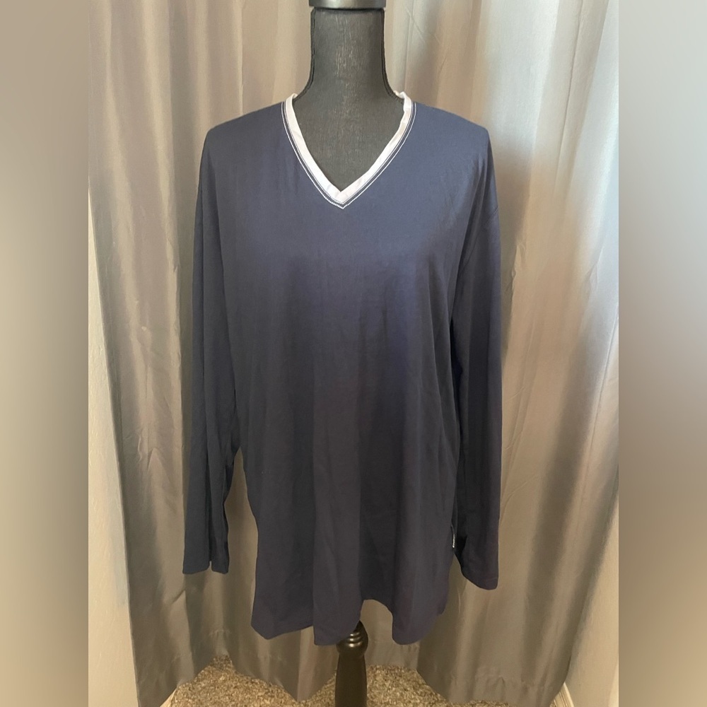 243. VanLaack Vneck Long Sleeve Tee, Size L/XL, NWOT